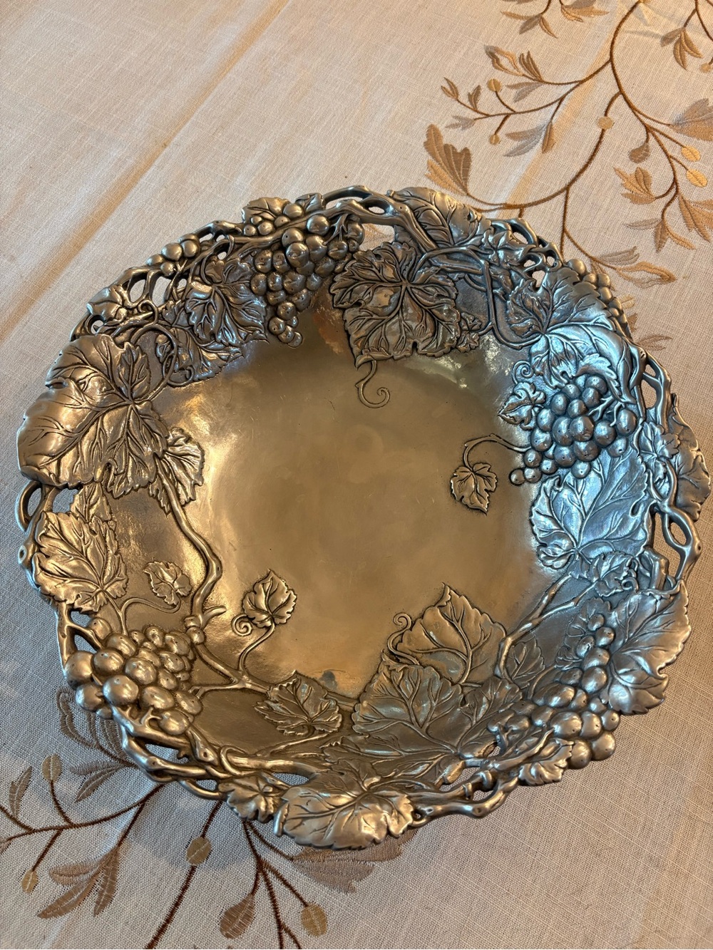 Vintage 1998 Arthur Court Grapevine Serving Bowl